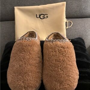 #SOLD (Locally)UGG Tan Shearling Tasmans
